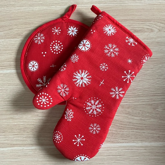 New Holiday Oven Mitts - Picture 5 of 5
